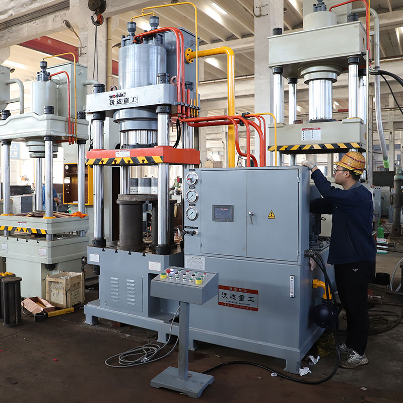 液壓機(jī)的維修保養(yǎng) 三梁四柱液壓機(jī)