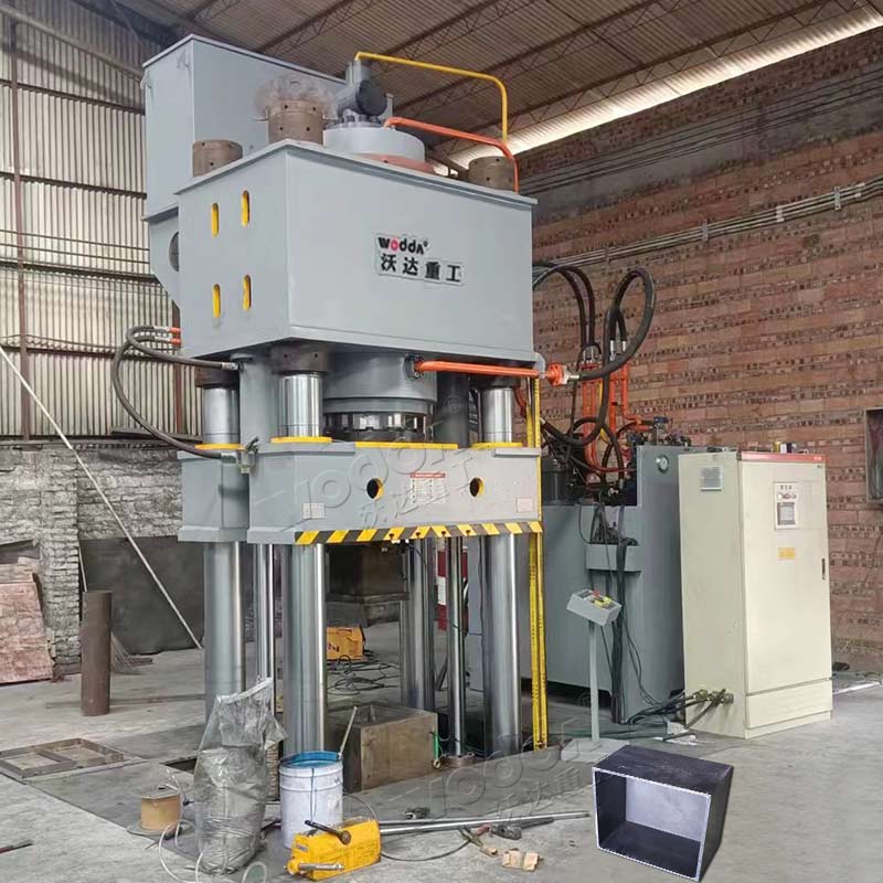 800噸匣缽液壓機(jī)客戶現(xiàn)場(chǎng) 800噸匣缽液壓機(jī)客戶現(xiàn)場(chǎng)