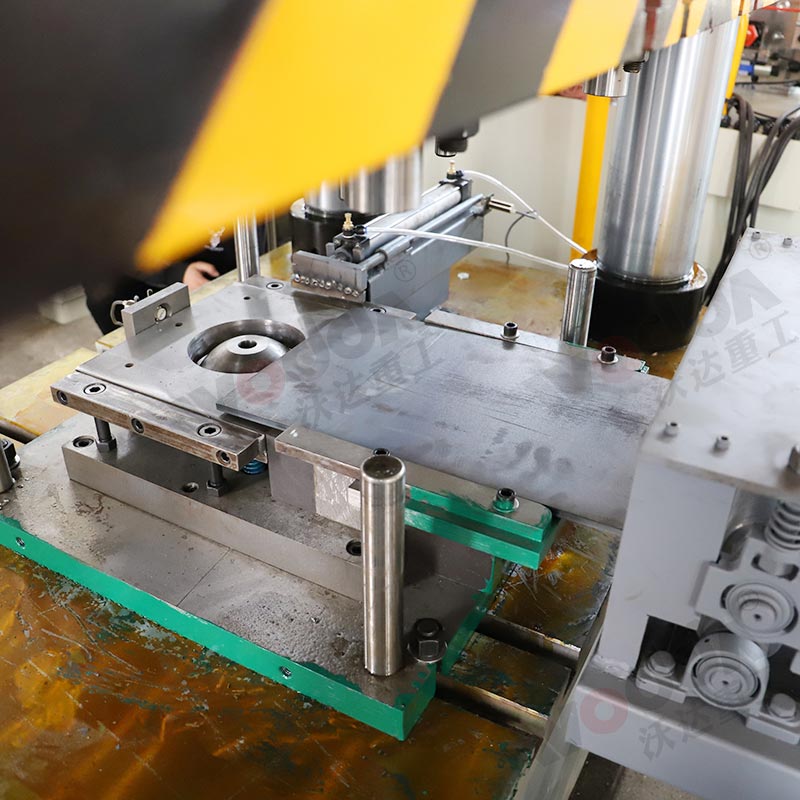 630噸四柱液壓機(jī)沖壓錨桿托盤(pán) 630噸四柱液壓機(jī)沖壓錨桿托盤(pán)