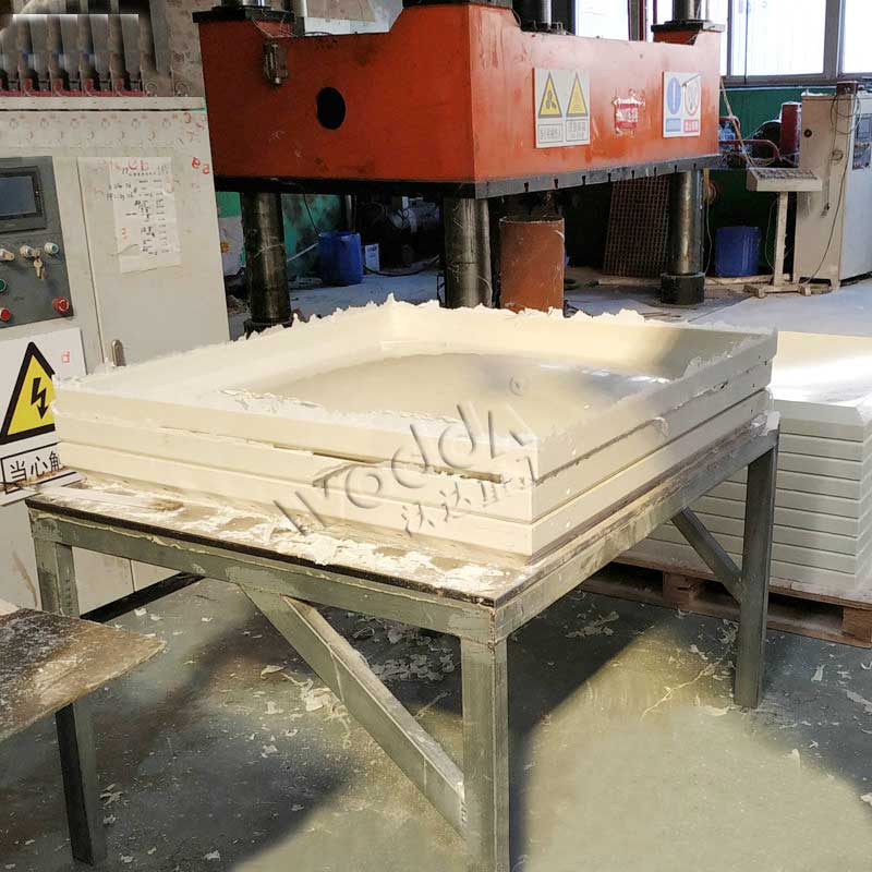 800噸四柱液壓機(jī)模壓玻璃鋼水箱板 800噸四柱液壓機(jī)模壓玻璃鋼水箱板