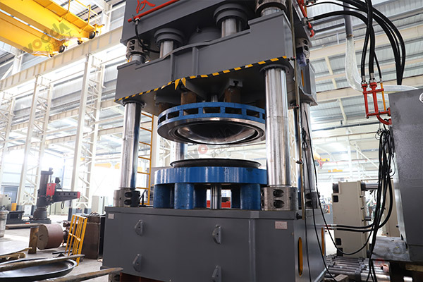 封頭拉伸液壓機(jī)_3000噸四柱液壓機(jī)_液壓機(jī)廠(chǎng)家 封頭拉伸液壓機(jī)_3000噸四柱液壓機(jī)_液壓機(jī)廠(chǎng)家