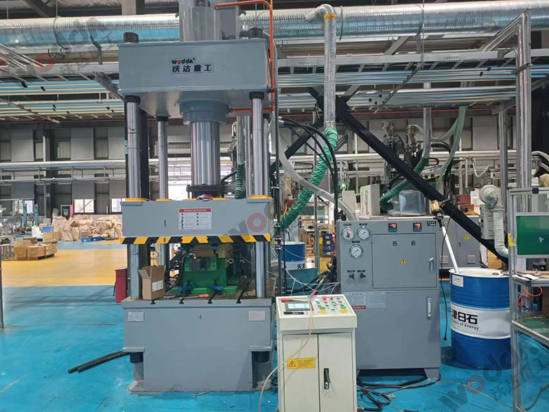 玻璃鋼絕緣子模壓液壓機(jī) 玻璃鋼絕緣子模壓液壓機(jī)