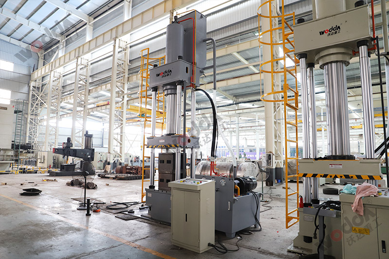 315噸耐火材料液壓機(jī) 315噸耐火材料液壓機(jī)