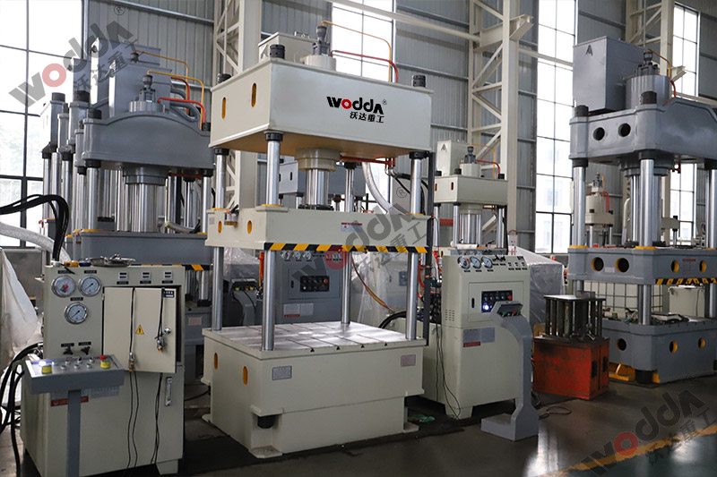 四柱液壓機(jī) 四柱液壓機(jī)