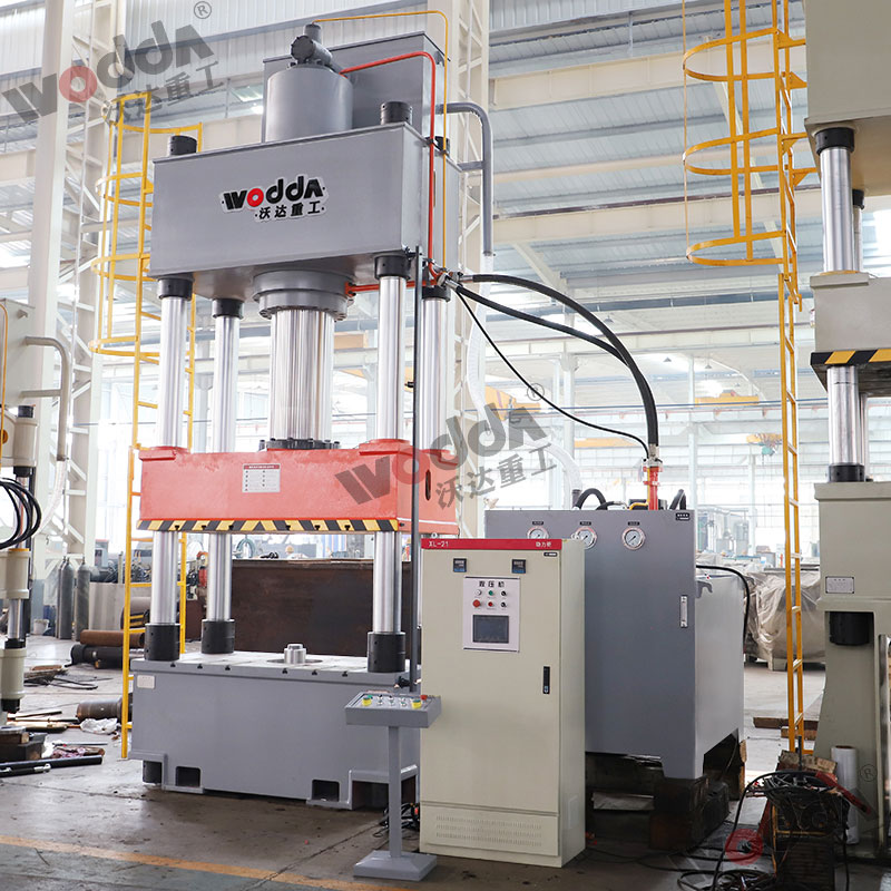 500噸三梁四柱液壓機(jī) 500噸三梁四柱液壓機(jī)