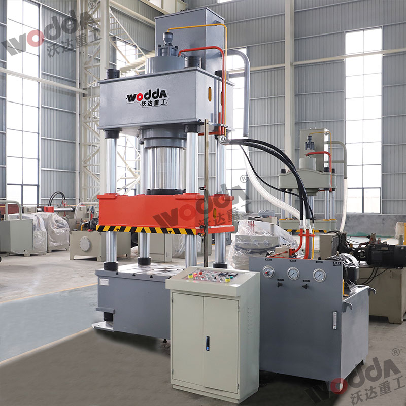 400噸三梁四柱液壓機(jī) 400噸三梁四柱液壓機(jī)