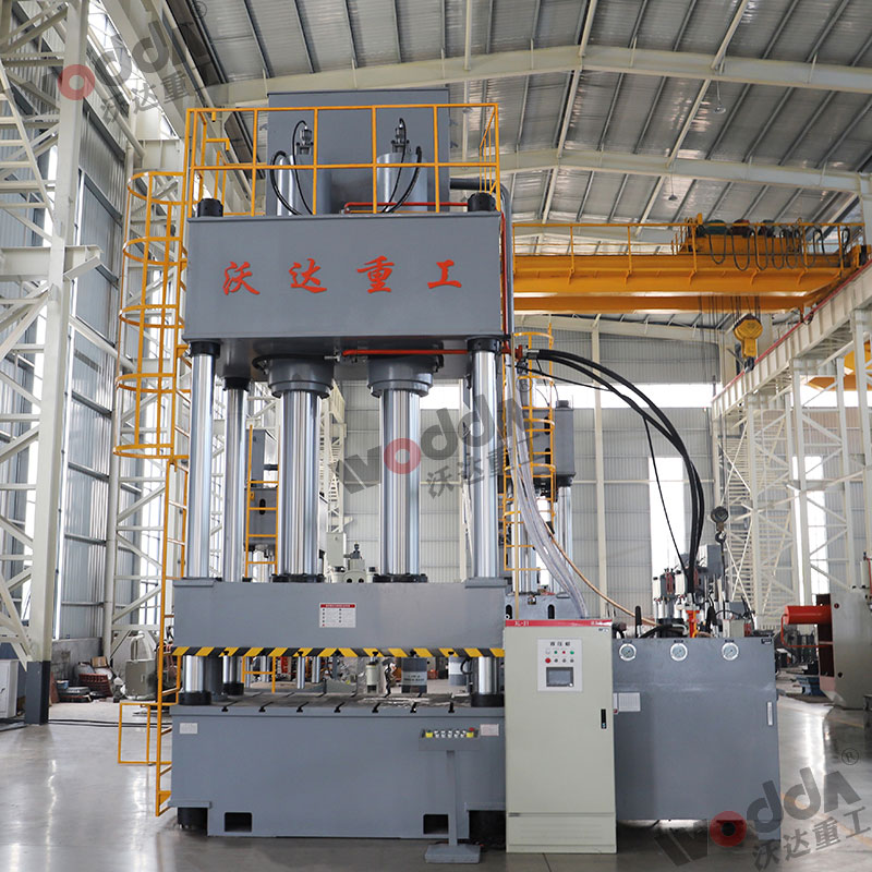 630噸三梁四柱液壓機(jī) 630噸三梁四柱液壓機(jī)