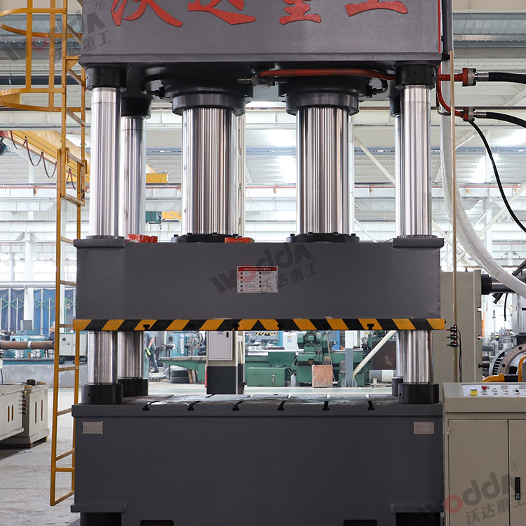 800噸液壓機(jī)（四柱、工作臺(tái)）