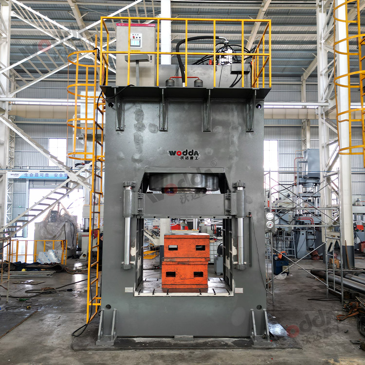 1800噸框架式液壓機(jī)(圖).jpg 1800噸框架式液壓機(jī)(圖).jpg