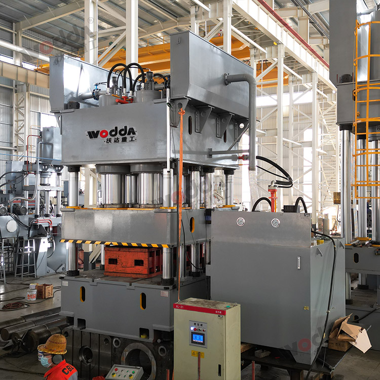 2500噸鋼木門(mén)壓花機(jī)車間試機(jī)