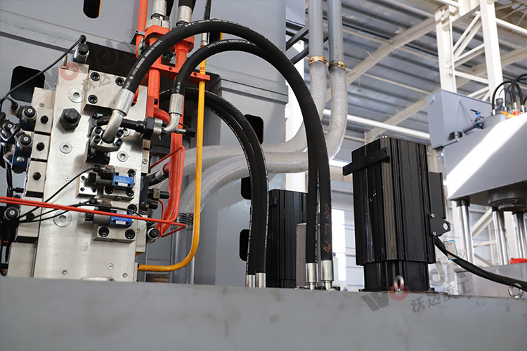 2000噸框架液壓機（插裝閥、伺服電機）