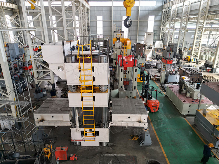 3000噸液壓機(jī)車(chē)間制造現(xiàn)場(chǎng)