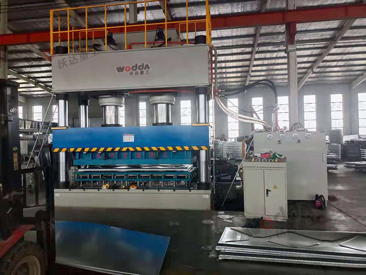 1000噸不銹鋼水箱板拉伸液壓機 1000噸不銹鋼水箱板拉伸液壓機