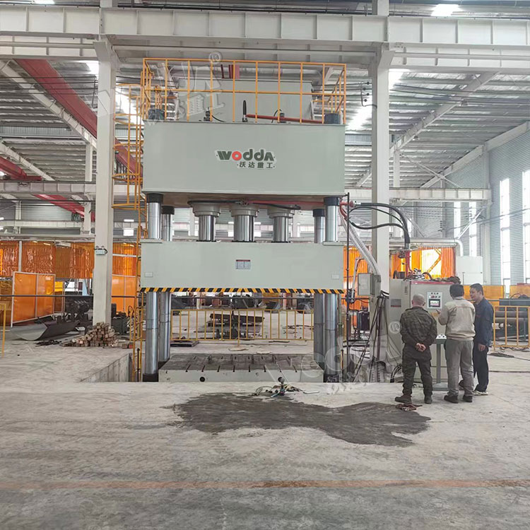 1000噸汽車配件拉伸液壓機客戶現(xiàn)場 1000噸汽車配件拉伸液壓機客戶現(xiàn)場