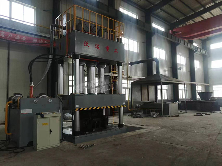 1000噸四柱液壓機(jī)客戶現(xiàn)場(chǎng) 1000噸四柱液壓機(jī)客戶現(xiàn)場(chǎng)