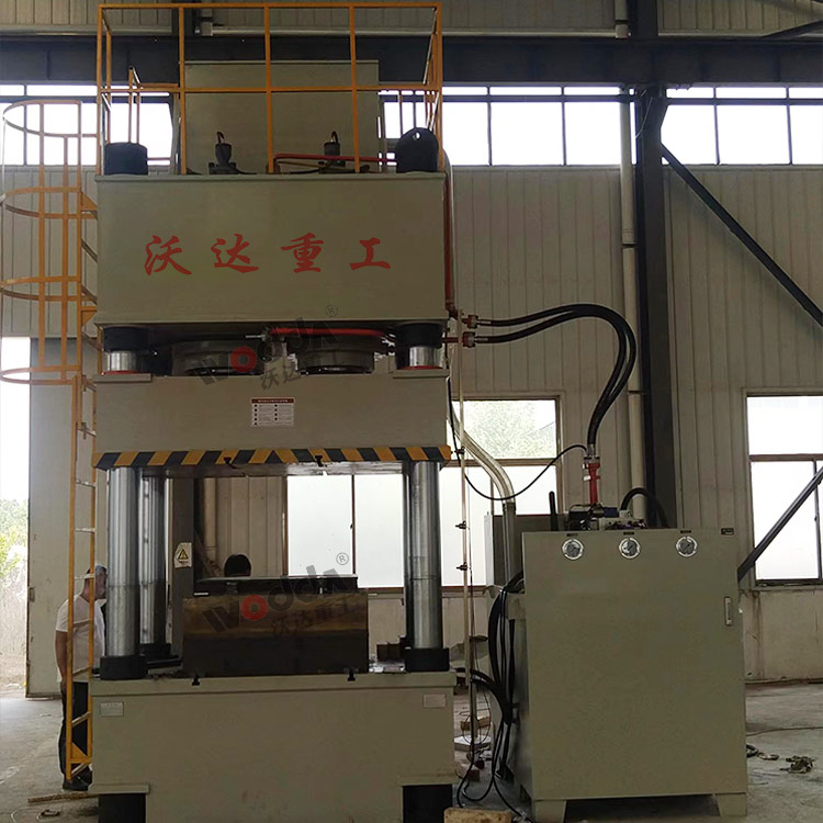 800噸四柱液壓機(jī)客戶試機(jī)現(xiàn)場(chǎng) 800噸四柱液壓機(jī)客戶試機(jī)現(xiàn)場(chǎng)