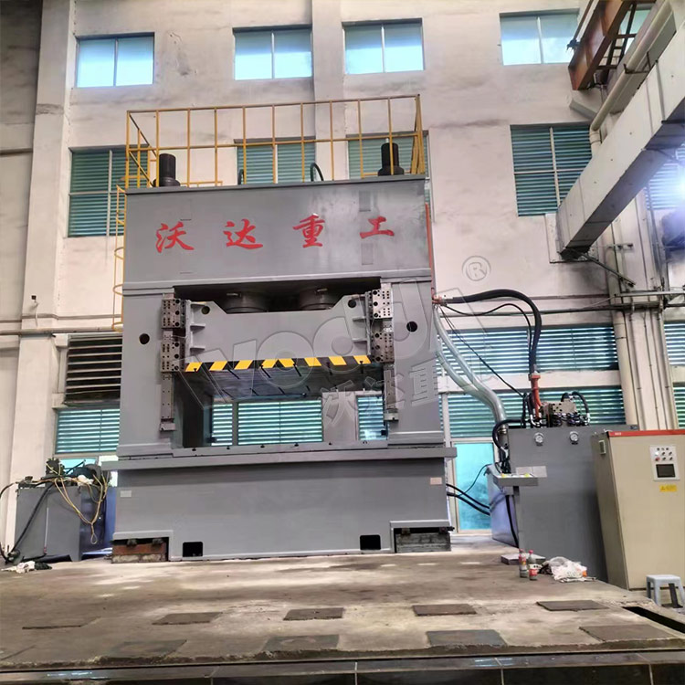 2000噸框架式油壓機客戶現(xiàn)場 2000噸框架式油壓機客戶現(xiàn)場