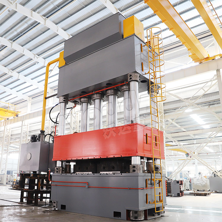 2000噸四柱液壓機(jī)背面 2000噸四柱液壓機(jī)背面