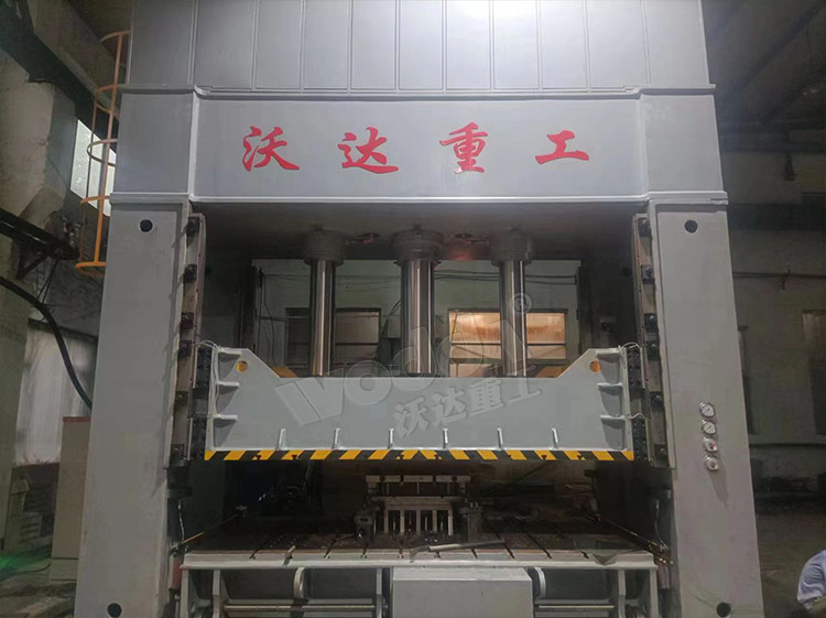 630噸汽車車配件拉伸液壓機(jī) 630噸汽車車配件拉伸液壓機(jī)