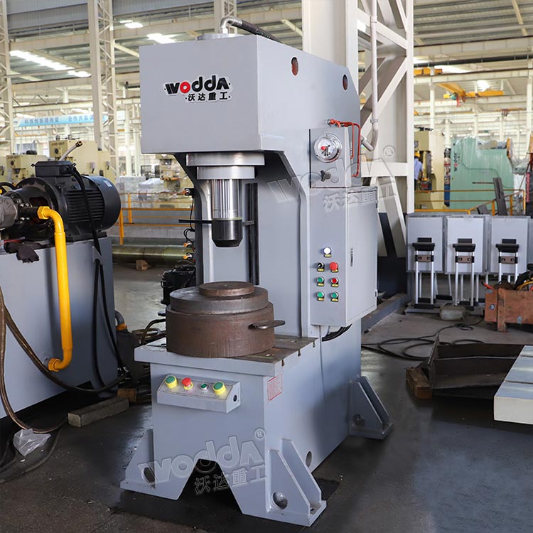 100噸單柱液壓機(jī) 100噸單柱液壓機(jī)