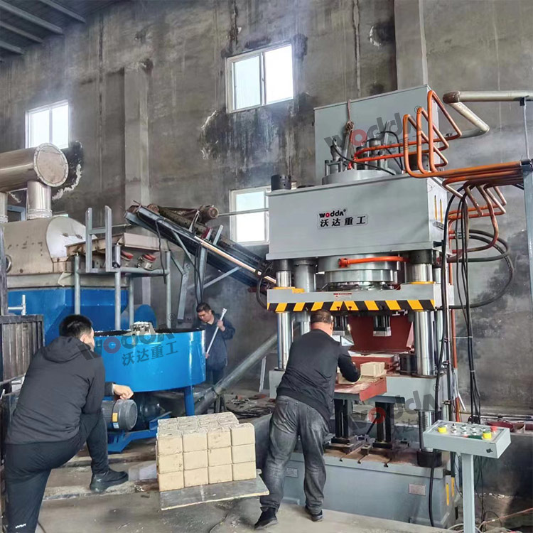 全自動630噸牛羊舔磚液壓機 全自動630噸牛羊舔磚液壓機