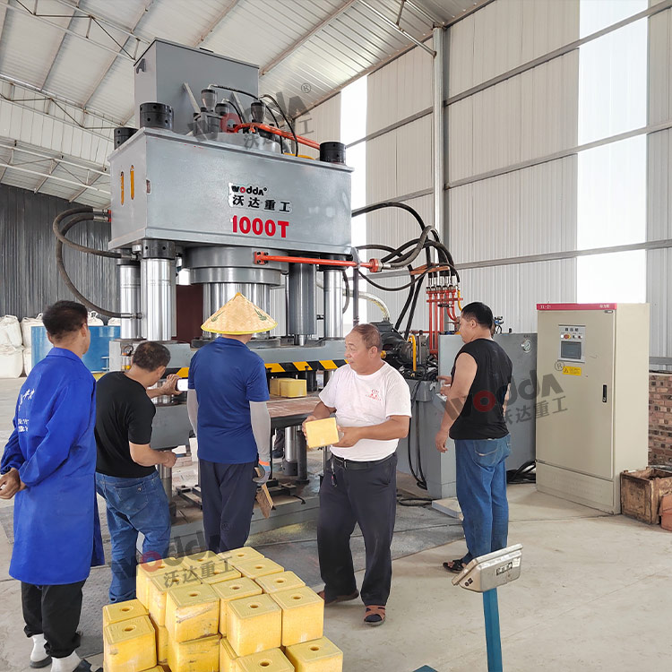 1000噸鹽磚機 1000噸鹽磚機