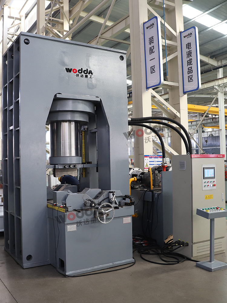 1200噸龍門液壓機(jī) 1200噸龍門液壓機(jī)