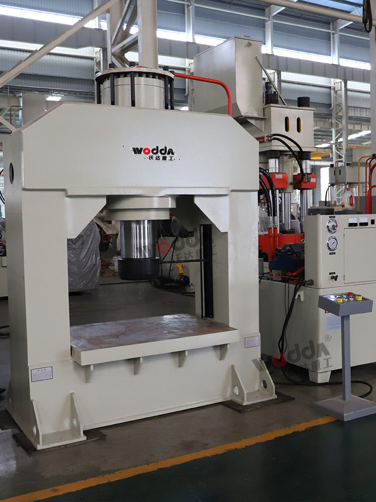 315噸龍門液壓機(jī) 315噸龍門液壓機(jī)