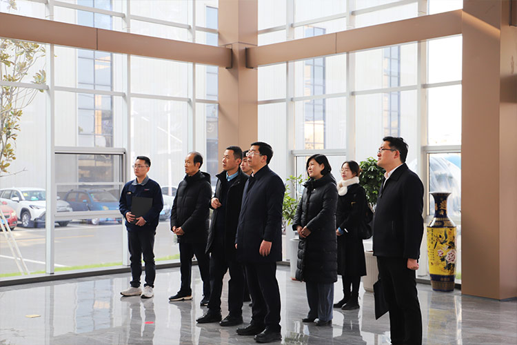 徐州市委常委、經(jīng)開區(qū)黨工委書記張克一行蒞臨山東沃達重工調(diào)研考察