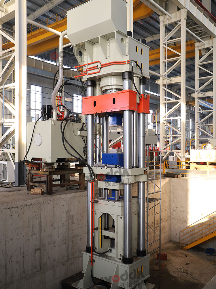 1000噸莫來石匣缽液壓機(jī)車間實(shí)拍 1000噸莫來石匣缽液壓機(jī)車間實(shí)拍