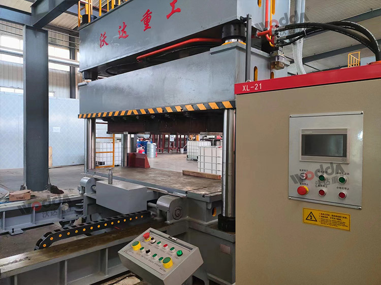 1200噸木屑壓板成型液壓機(jī)客戶現(xiàn)場 1200噸木屑壓板成型液壓機(jī)客戶現(xiàn)場