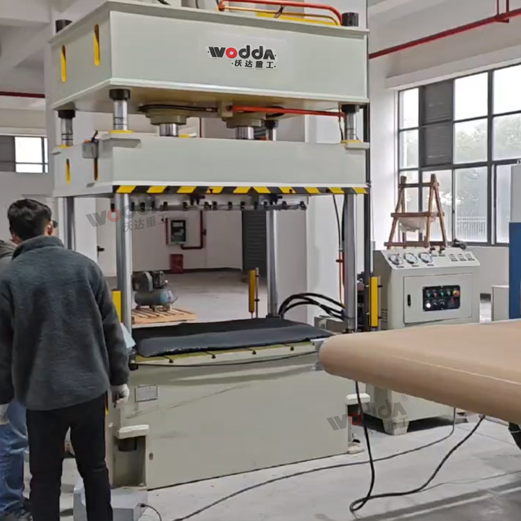 120噸汽車內飾件成型液壓機客戶現(xiàn)場 120噸汽車內飾件成型液壓機客戶現(xiàn)場