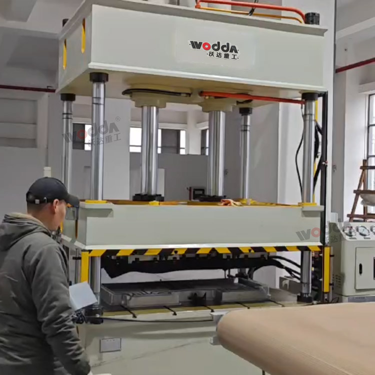 120噸汽車內飾件成型液壓機試機成功 120噸汽車內飾件成型液壓機試機成功