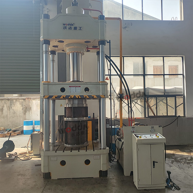 315噸四柱液壓機客戶現(xiàn)場 315噸四柱液壓機客戶現(xiàn)場