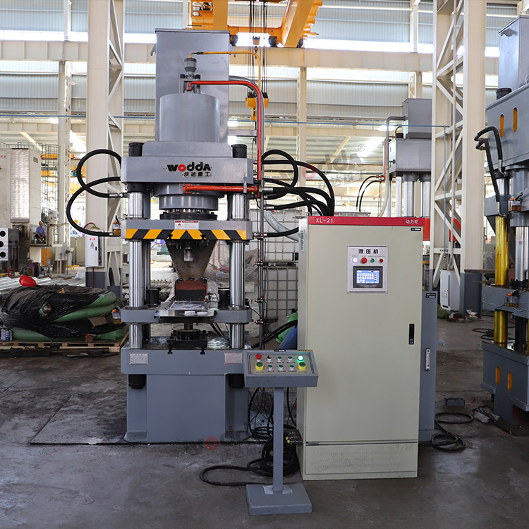 315噸四梁四柱液壓機(jī) 315噸四梁四柱液壓機(jī)