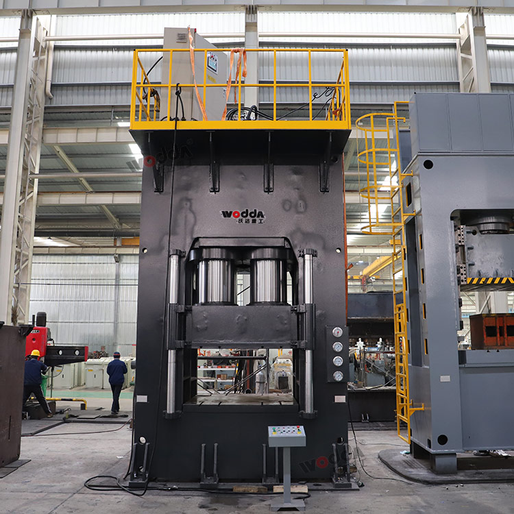 2500噸框架式木屑托盤(pán)成型液壓機(jī) 2500噸框架式木屑托盤(pán)成型液壓機(jī)