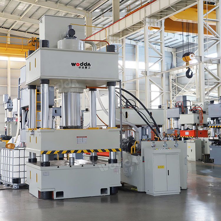 630噸三梁四柱液壓機(jī) 630噸三梁四柱液壓機(jī)