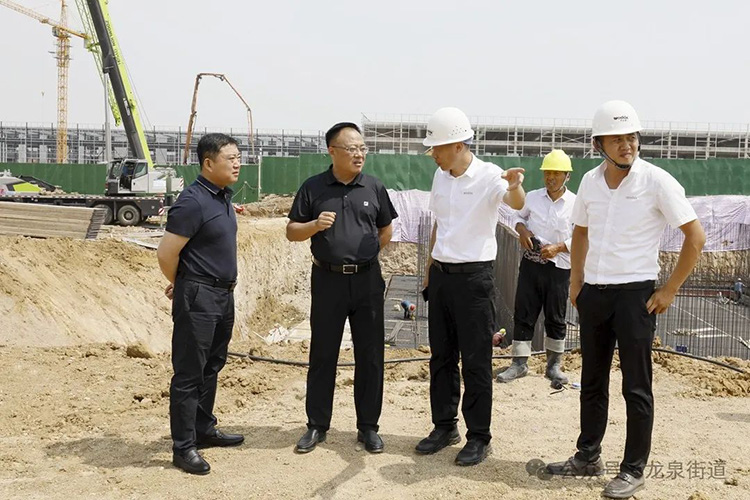 滕州市領(lǐng)導(dǎo)馬金安、崔波現(xiàn)場(chǎng)調(diào)研沃達(dá)重工智能精密伺服液壓沖床項(xiàng)目