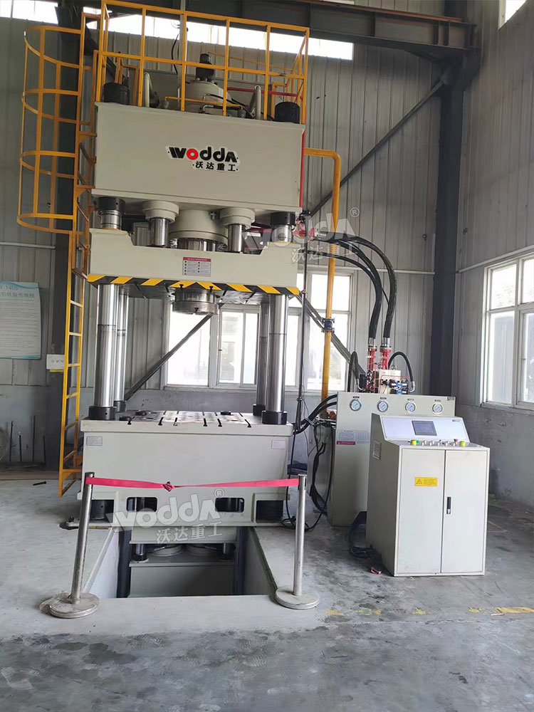 500噸封頭液壓機客戶現(xiàn)場