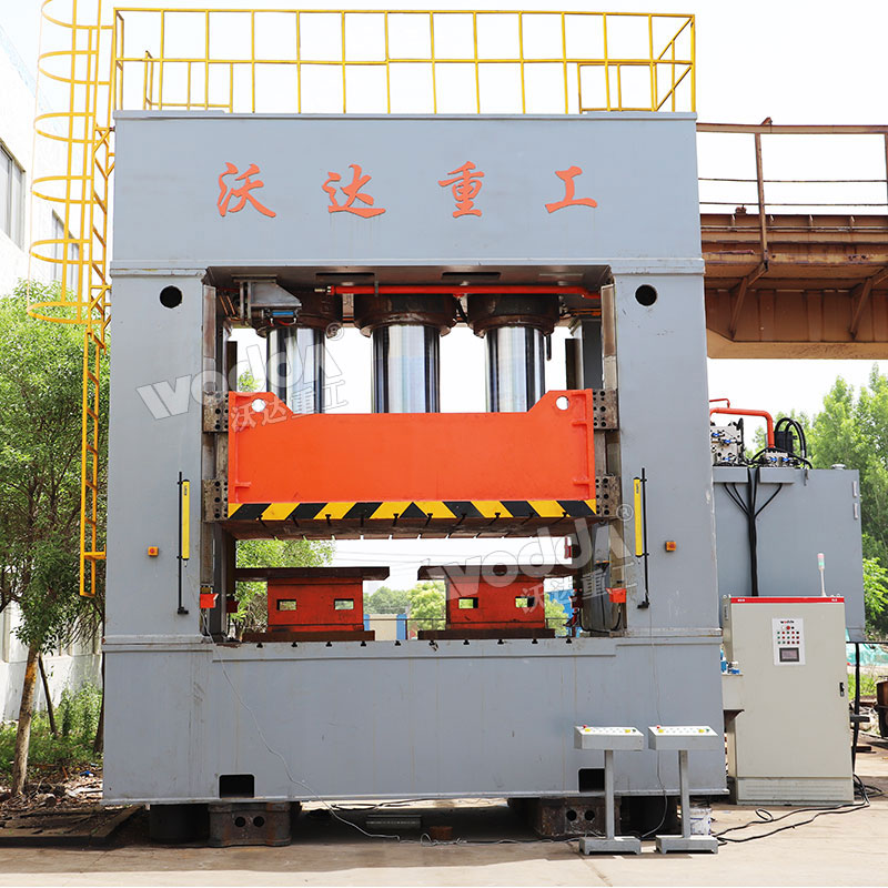 2000噸復(fù)合材料成型液壓機(jī) 2000噸復(fù)合材料成型液壓機(jī)