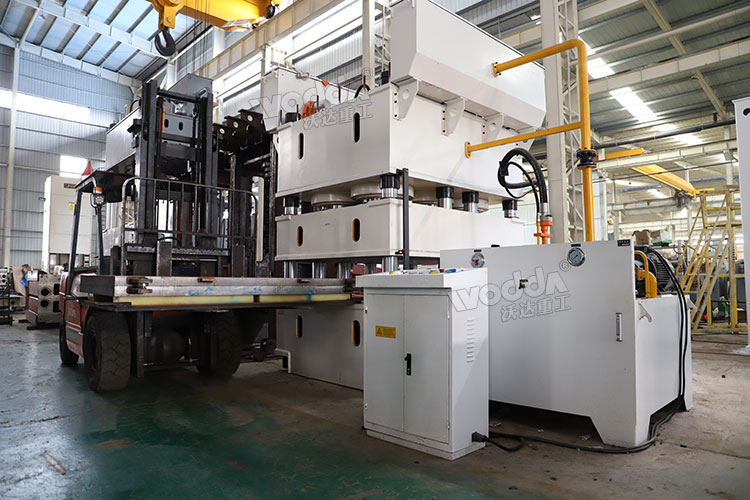 2400噸鋼木門(mén)壓花機(jī)安裝模具