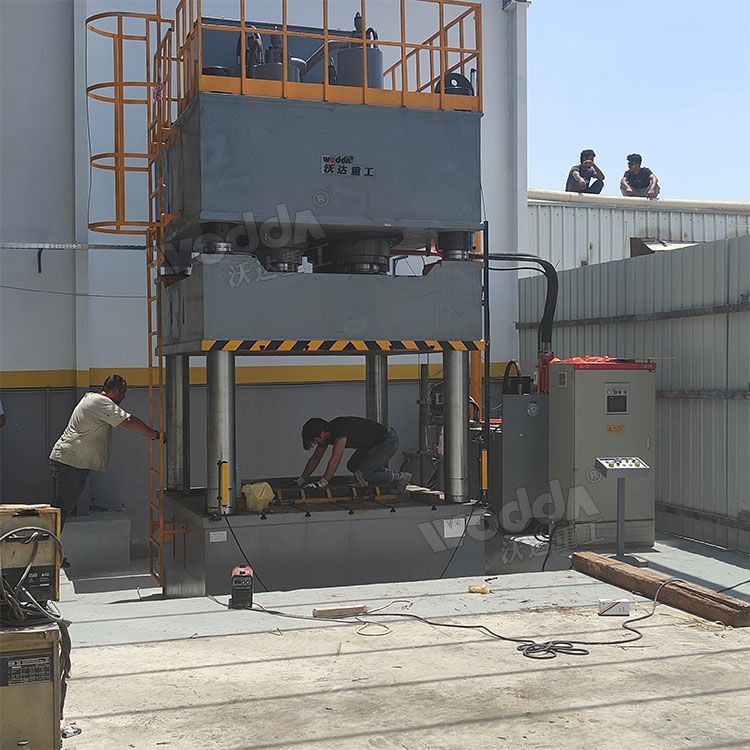 1000噸汽車配件成型液壓機(jī) 1000噸汽車配件成型液壓機(jī)