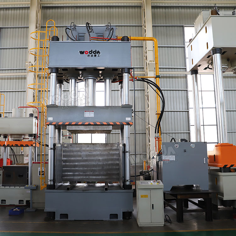 630噸四柱液壓機(jī) 630噸四柱液壓機(jī)