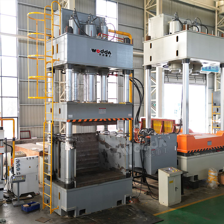 630噸三梁四柱液壓機(jī) 630噸三梁四柱液壓機(jī)