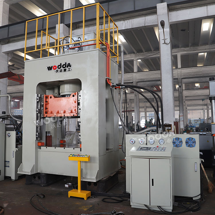 500噸框架式液壓機(jī) 500噸框架式液壓機(jī)