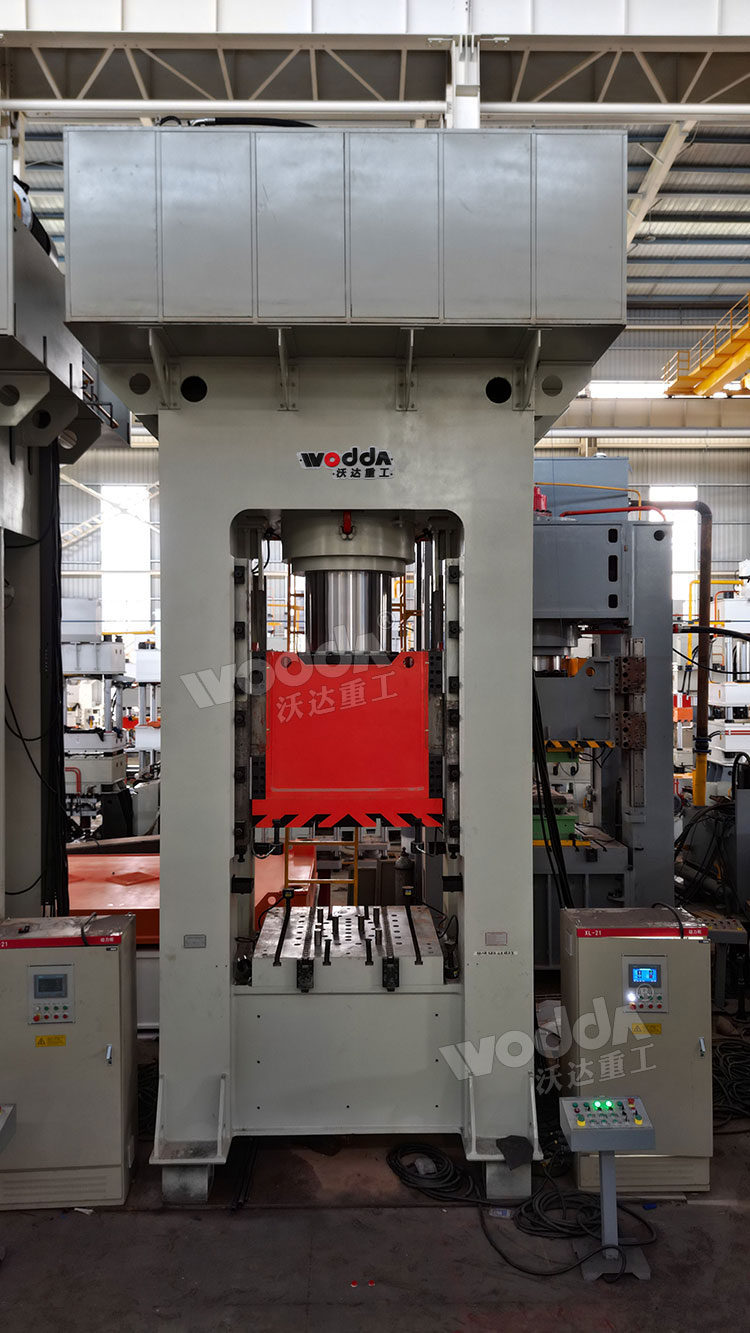 1000噸框架式液壓機.jpg 1000噸框架式液壓機.jpg