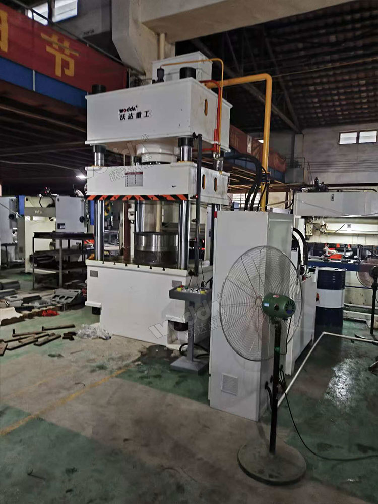 風(fēng)機(jī)接頭拉伸液壓機(jī)調(diào)試現(xiàn)場 風(fēng)機(jī)接頭拉伸液壓機(jī)調(diào)試現(xiàn)場