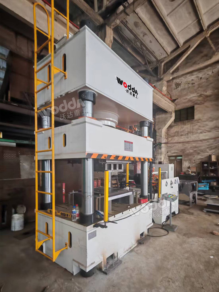 315噸三梁四柱液壓機(jī) 315噸三梁四柱液壓機(jī)