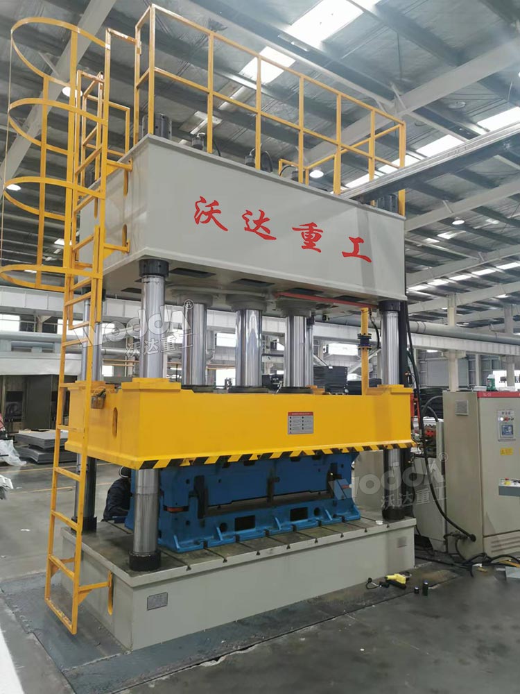 400噸汽車(chē)內(nèi)飾件成型液壓機(jī)現(xiàn)場(chǎng) 400噸汽車(chē)內(nèi)飾件成型液壓機(jī)現(xiàn)場(chǎng)