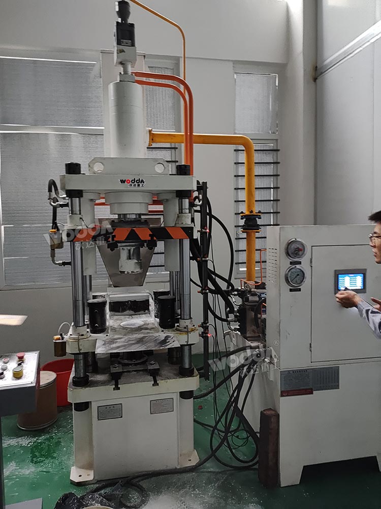 60噸粉末成型液壓機(jī)客戶現(xiàn)場